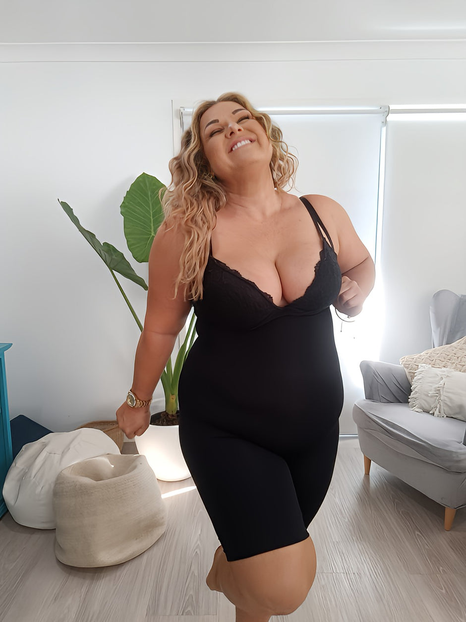 Model wearing Emana Body Braless Medium Shorts in black color